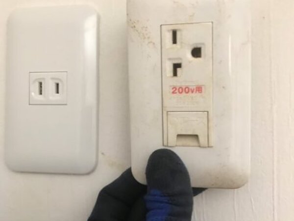 エアコンコンセントの電圧の画像