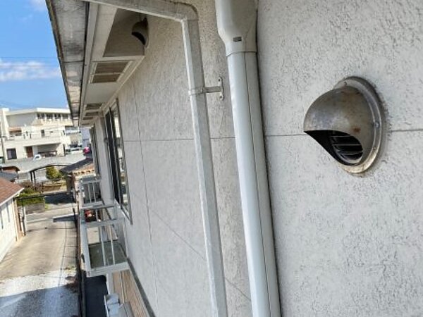 サービスバルコニーに室外機設置の画像
