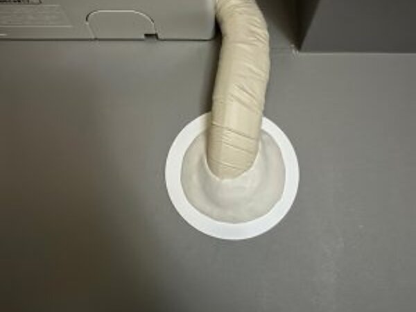 エアコン工事の穴埋めの画像