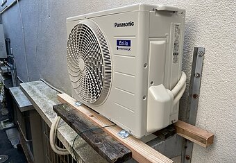 室外機壁掛け工事のイメージ